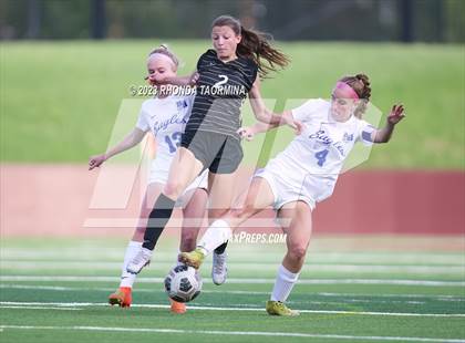 Thumbnail 2 in Barbers Hill vs. Foster (UIL 5A Region 3 & 4 Area) photogallery.