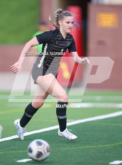 Thumbnail 2 in Barbers Hill vs. Foster (UIL 5A Region 3 & 4 Area) photogallery.
