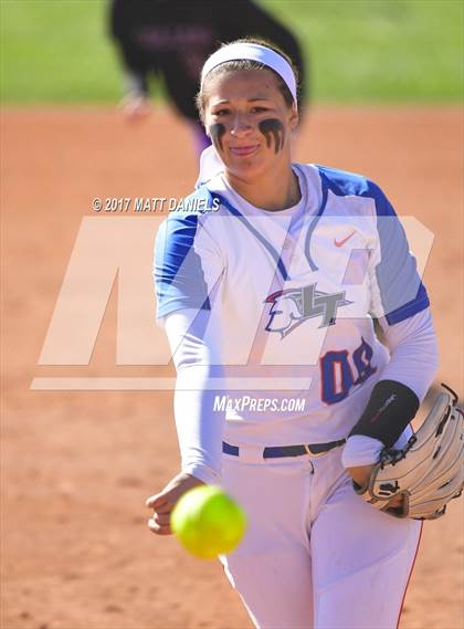 Thumbnail 2 in Legend vs. Fort Collins (CHSAA 5A Region 2 Playoff) photogallery.