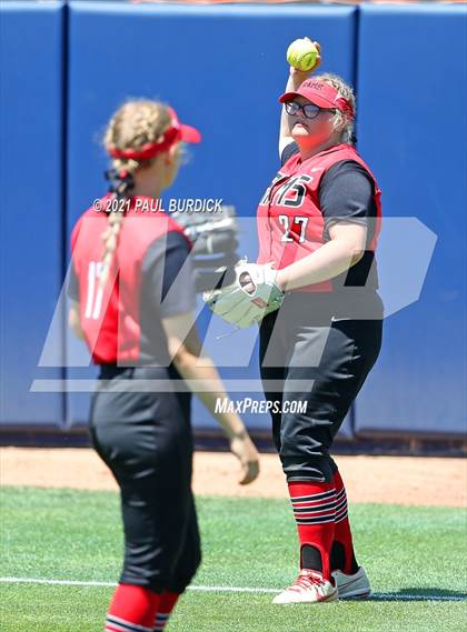 Thumbnail 1 in Line Mountain vs. Ligonier Valley (PIAA 2A Championship) photogallery.