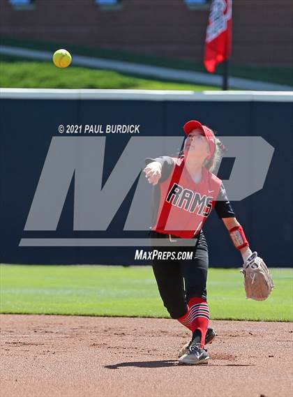 Thumbnail 3 in Line Mountain vs. Ligonier Valley (PIAA 2A Championship) photogallery.