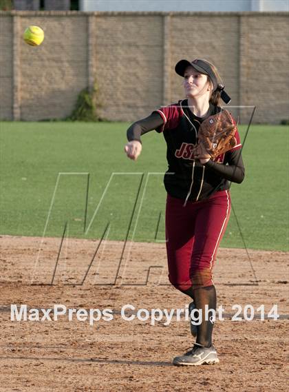 Thumbnail 3 in JSerra Catholic vs. Aliso Niguel  photogallery.