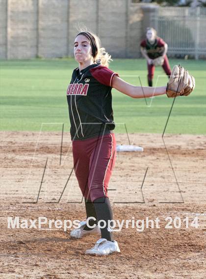 Thumbnail 2 in JSerra Catholic vs. Aliso Niguel  photogallery.
