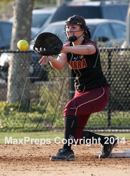 Thumbnail 2 in JSerra Catholic vs. Aliso Niguel  photogallery.