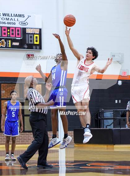 Thumbnail 3 in Dunbar @ Castleberry (UIL Basketball 4A Bi-District Playoff) photogallery.