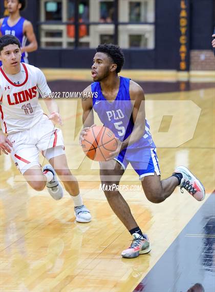 Thumbnail 2 in Dunbar @ Castleberry (UIL Basketball 4A Bi-District Playoff) photogallery.
