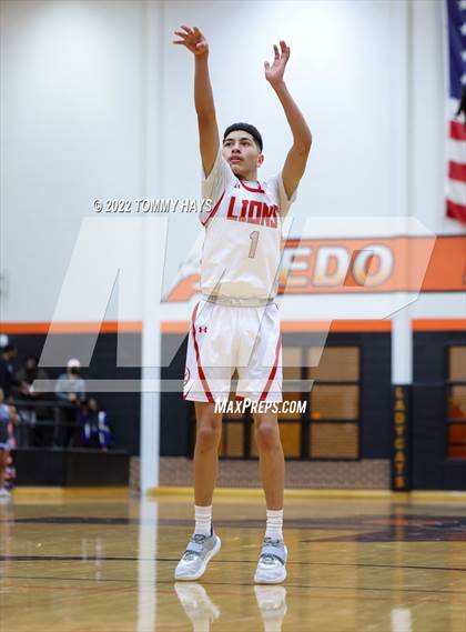 Thumbnail 1 in Dunbar @ Castleberry (UIL Basketball 4A Bi-District Playoff) photogallery.