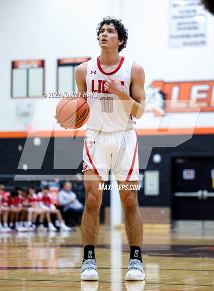Thumbnail 2 in Dunbar @ Castleberry (UIL Basketball 4A Bi-District Playoff) photogallery.