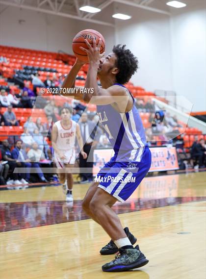 Thumbnail 3 in Dunbar @ Castleberry (UIL Basketball 4A Bi-District Playoff) photogallery.
