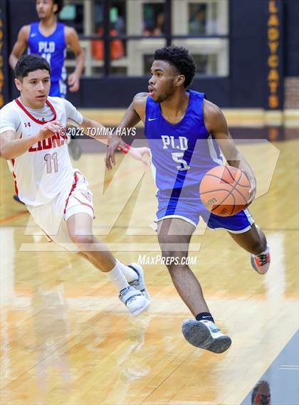 Thumbnail 1 in Dunbar @ Castleberry (UIL Basketball 4A Bi-District Playoff) photogallery.
