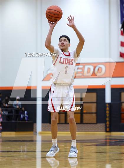 Thumbnail 2 in Dunbar @ Castleberry (UIL Basketball 4A Bi-District Playoff) photogallery.