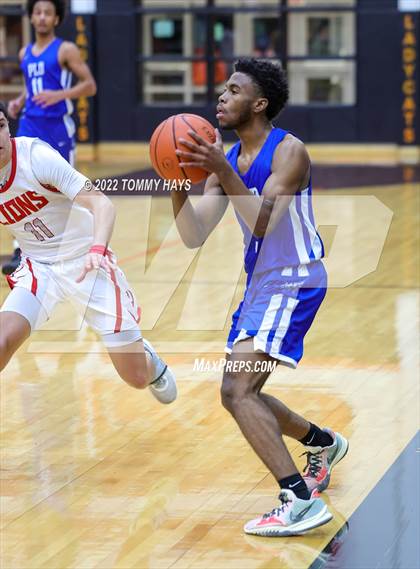 Thumbnail 1 in Dunbar @ Castleberry (UIL Basketball 4A Bi-District Playoff) photogallery.