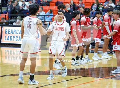 Thumbnail 3 in Dunbar @ Castleberry (UIL Basketball 4A Bi-District Playoff) photogallery.