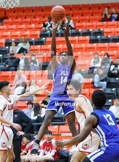 Thumbnail 2 in Dunbar @ Castleberry (UIL Basketball 4A Bi-District Playoff) photogallery.