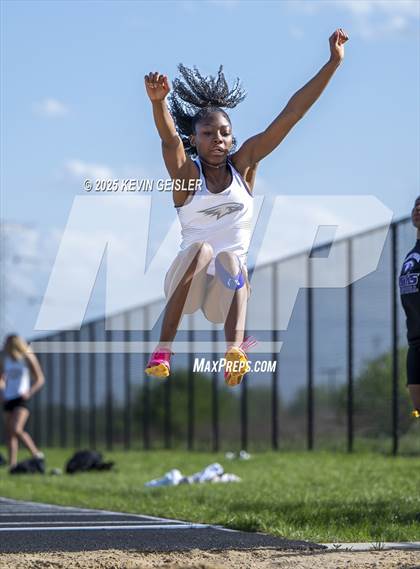Thumbnail 2 in SEC Conference Meet photogallery.
