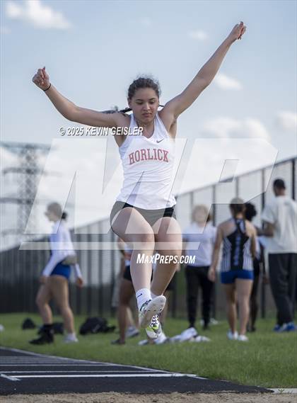 Thumbnail 2 in SEC Conference Meet photogallery.