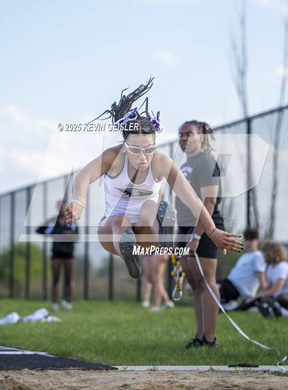 Thumbnail 3 in SEC Conference Meet photogallery.