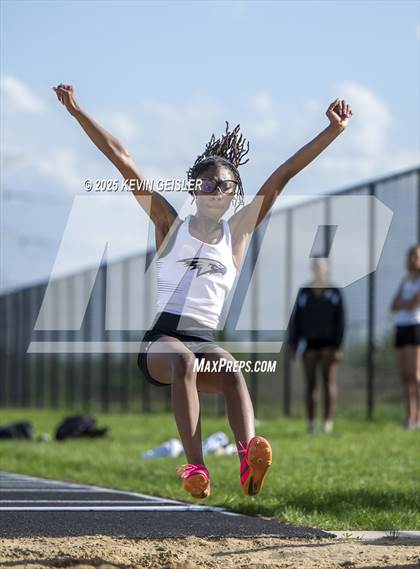 Thumbnail 3 in SEC Conference Meet photogallery.