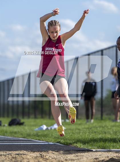 Thumbnail 1 in SEC Conference Meet photogallery.