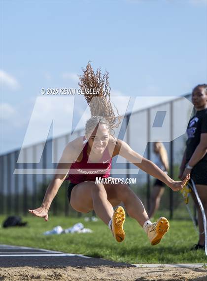 Thumbnail 3 in SEC Conference Meet photogallery.