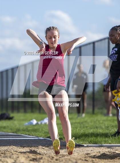 Thumbnail 2 in SEC Conference Meet photogallery.