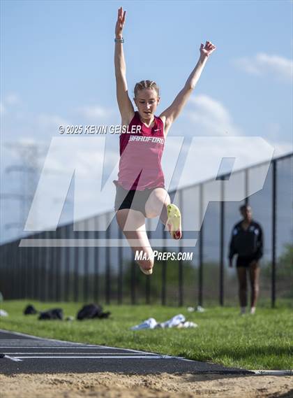 Thumbnail 2 in SEC Conference Meet photogallery.