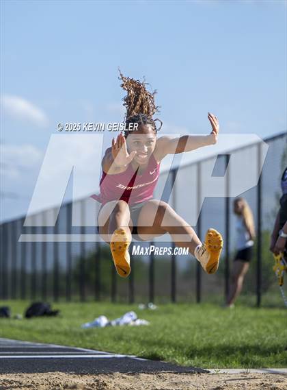 Thumbnail 2 in SEC Conference Meet photogallery.