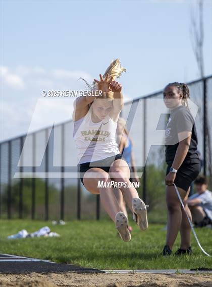 Thumbnail 2 in SEC Conference Meet photogallery.