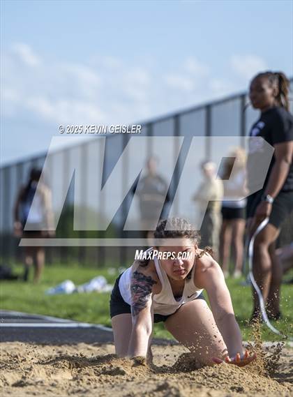 Thumbnail 3 in SEC Conference Meet photogallery.