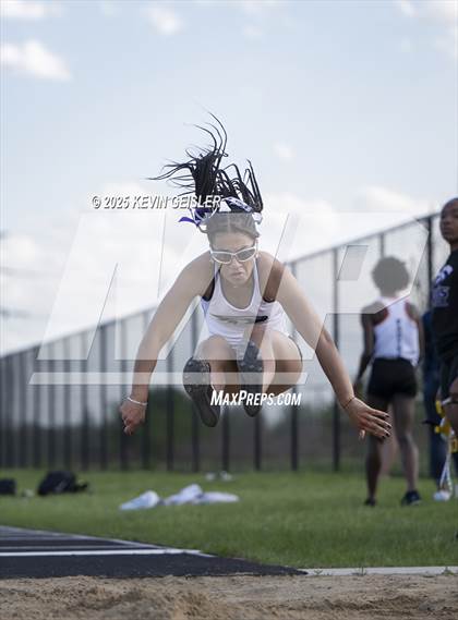 Thumbnail 2 in SEC Conference Meet photogallery.