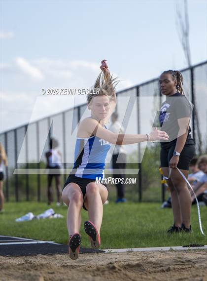 Thumbnail 3 in SEC Conference Meet photogallery.