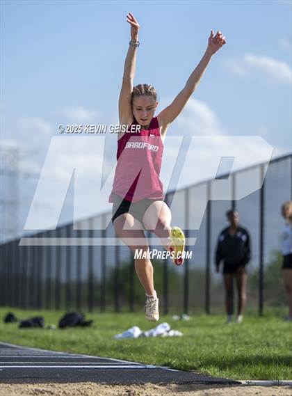 Thumbnail 3 in SEC Conference Meet photogallery.