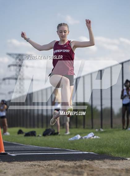 Thumbnail 2 in SEC Conference Meet photogallery.