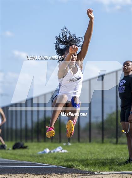 Thumbnail 3 in SEC Conference Meet photogallery.
