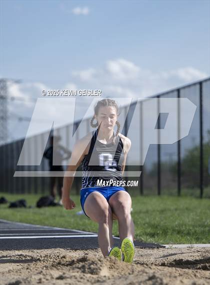 Thumbnail 2 in SEC Conference Meet photogallery.