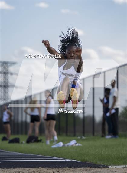 Thumbnail 2 in SEC Conference Meet photogallery.