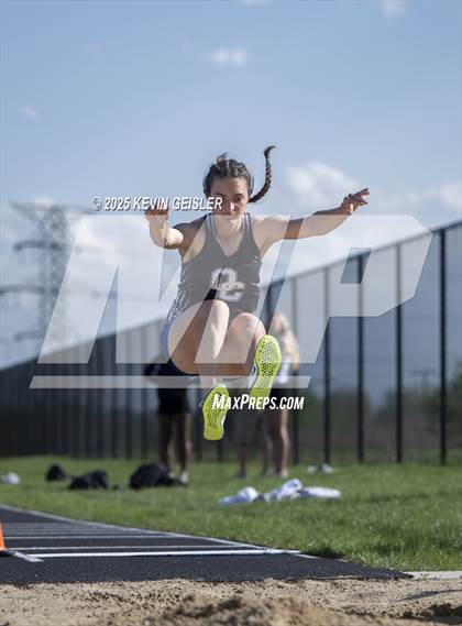 Thumbnail 3 in SEC Conference Meet photogallery.
