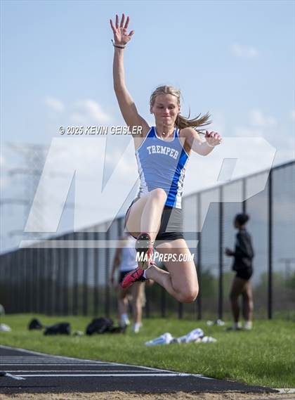 Thumbnail 2 in SEC Conference Meet photogallery.
