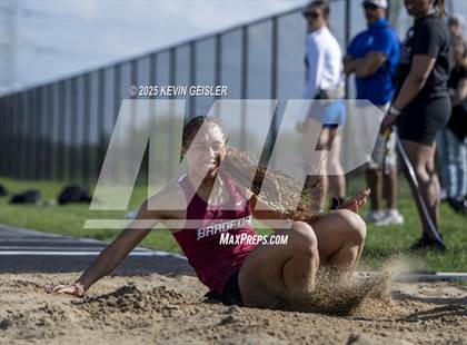 Thumbnail 2 in SEC Conference Meet photogallery.