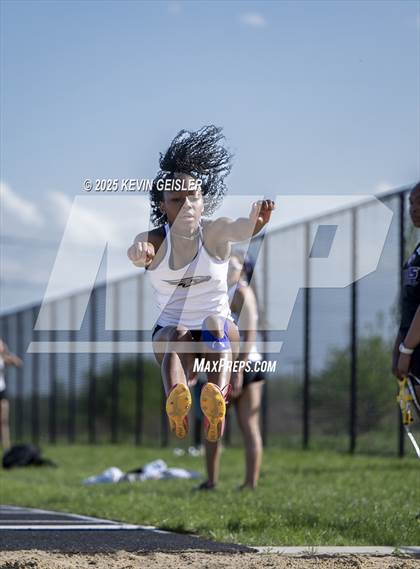 Thumbnail 2 in SEC Conference Meet photogallery.