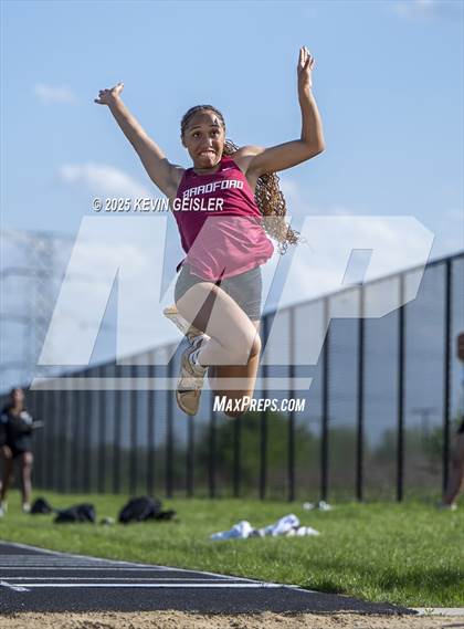 Thumbnail 2 in SEC Conference Meet photogallery.