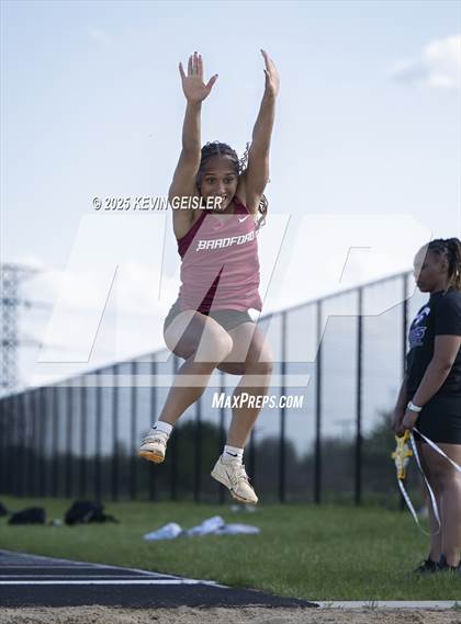 Thumbnail 2 in SEC Conference Meet photogallery.