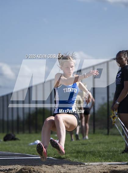 Thumbnail 3 in SEC Conference Meet photogallery.