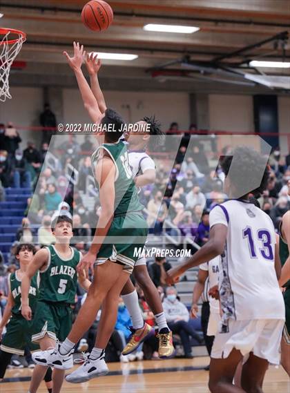Thumbnail 3 in Garfield vs. Timberline (WIAA 3A Regional Playoff) photogallery.