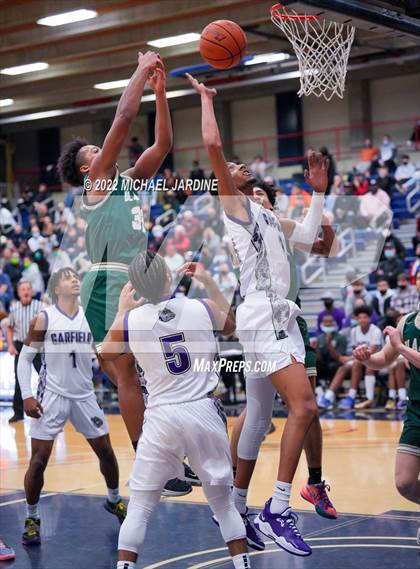 Thumbnail 2 in Garfield vs. Timberline (WIAA 3A Regional Playoff) photogallery.