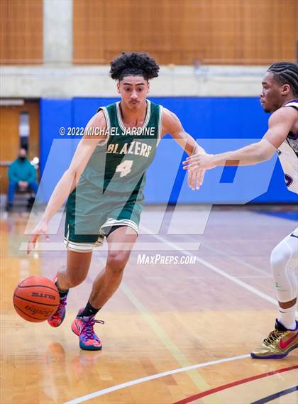 Thumbnail 3 in Garfield vs. Timberline (WIAA 3A Regional Playoff) photogallery.