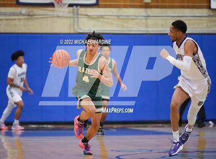 Thumbnail 2 in Garfield vs. Timberline (WIAA 3A Regional Playoff) photogallery.