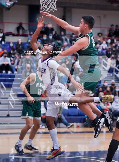 Thumbnail 3 in Garfield vs. Timberline (WIAA 3A Regional Playoff) photogallery.