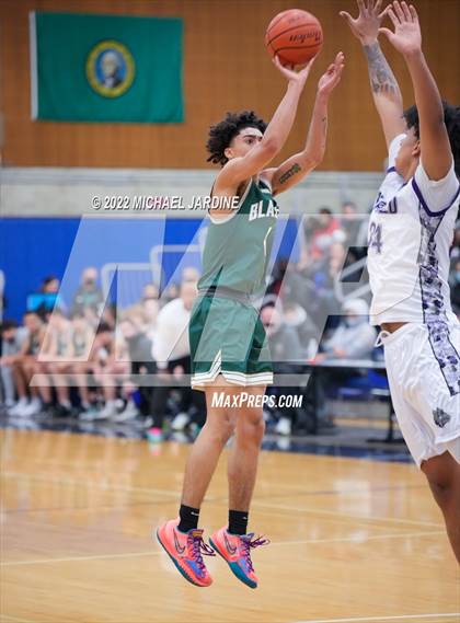 Thumbnail 2 in Garfield vs. Timberline (WIAA 3A Regional Playoff) photogallery.