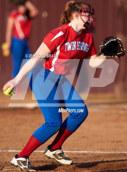 Thumbnail 1 in Twin Springs @ Dobyns-Bennett photogallery.
